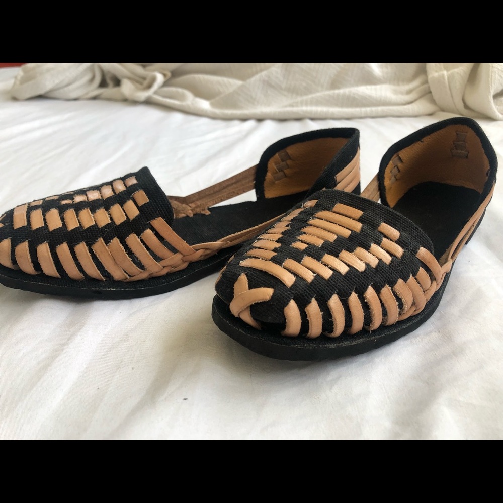Huaraches Strap Flats